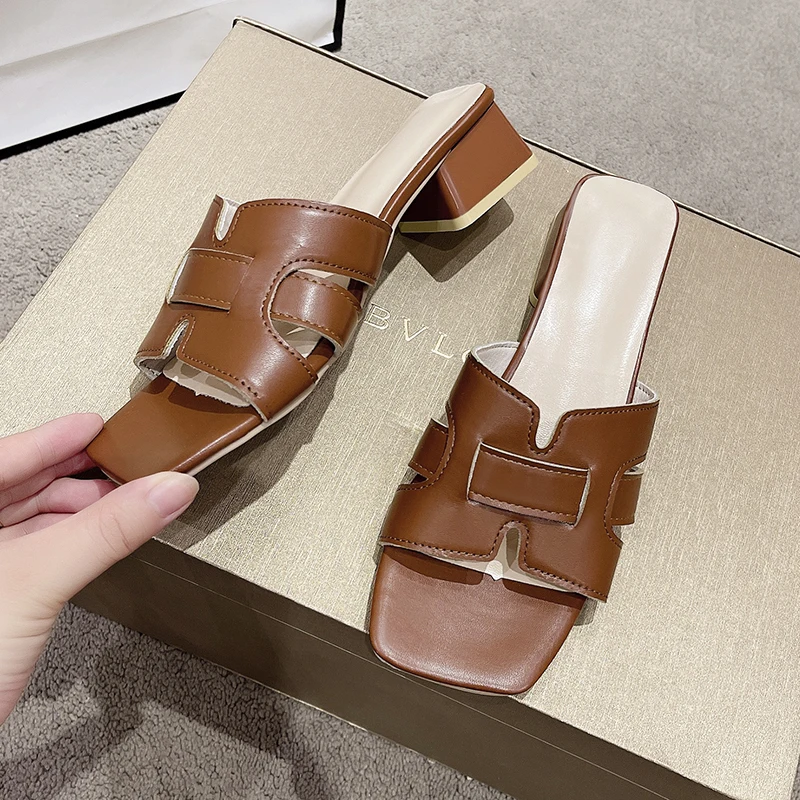Ballenzeh-Sandalen aus PU-Leder