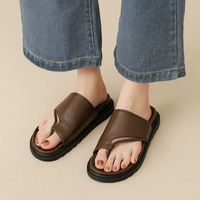 Bequeme Retro-Slipper mit dicker Sohle