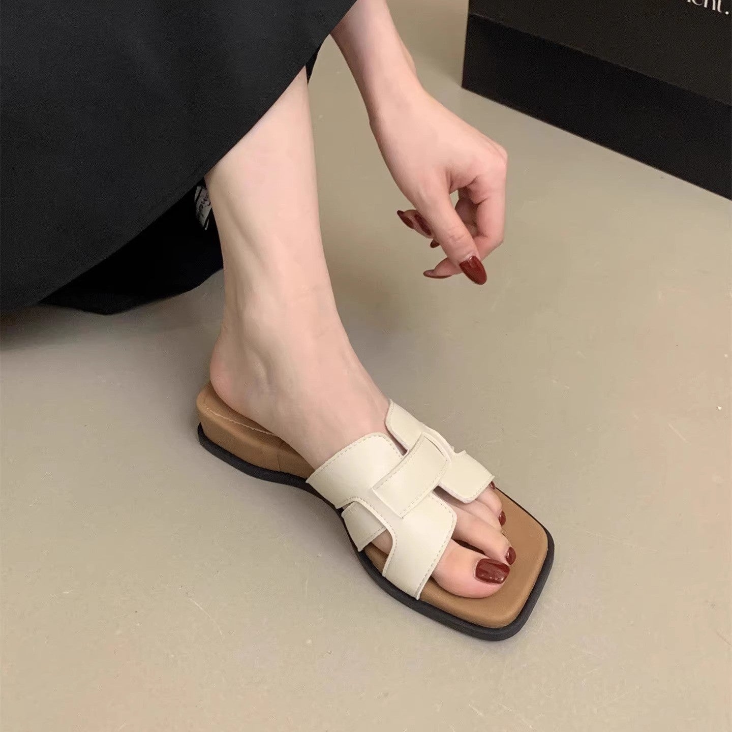Damen Sandalen mit eckiger Spitze im French Chic Stil