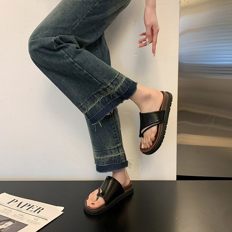 Bequeme Retro-Slipper mit dicker Sohle