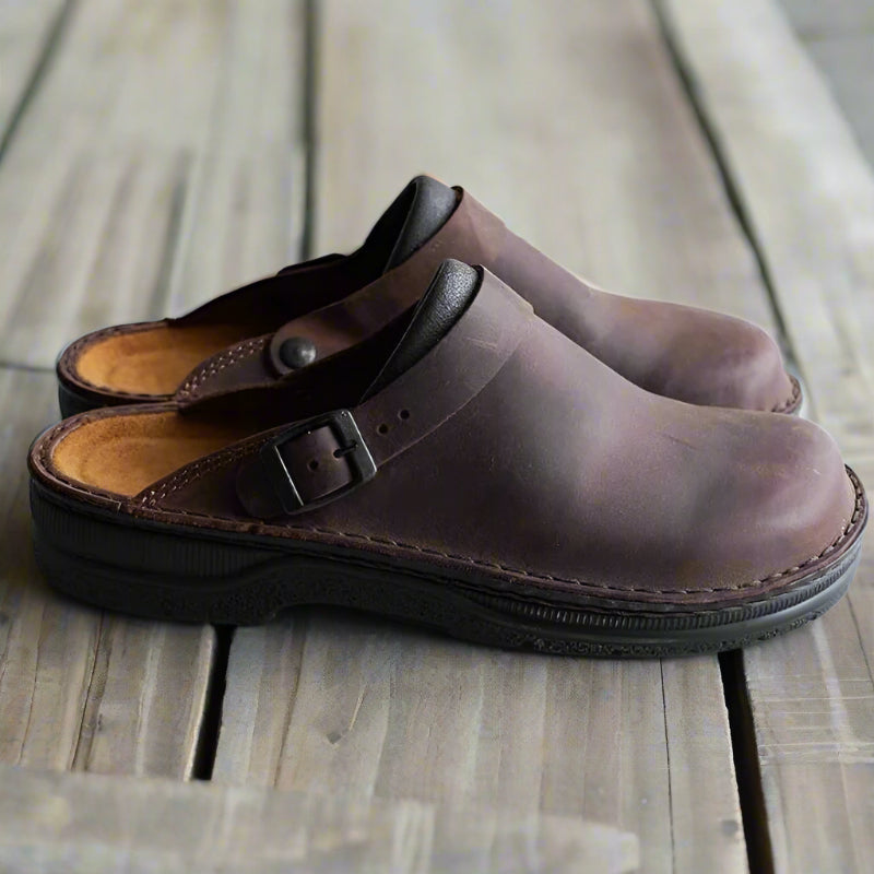 Bequeme Sandalen im klassischen Stil