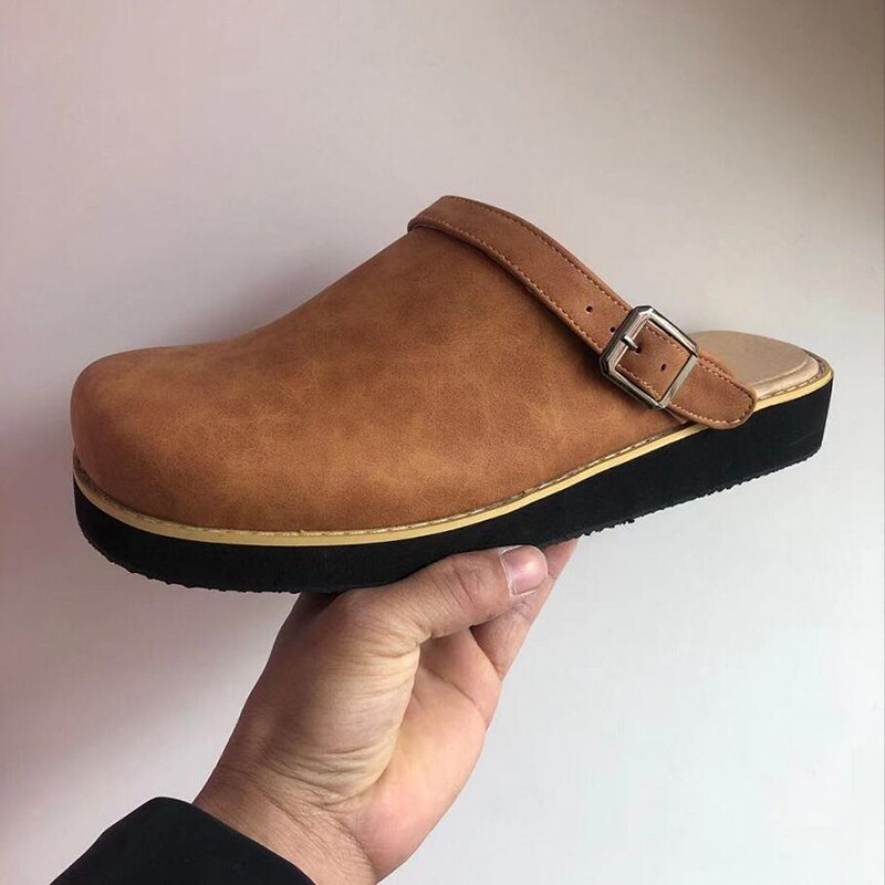 Bequeme Sandalen im klassischen Stil