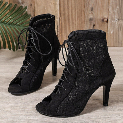 Comfortable women's lace-up sandals with heels in black