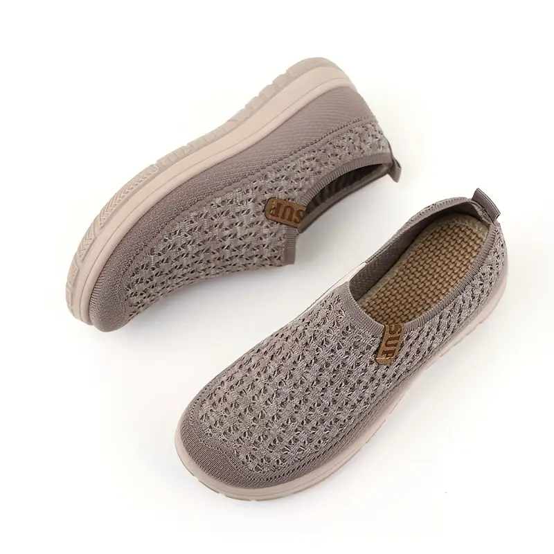 Atmungsaktive Walkingschuhe mit orthopädischer Sohle