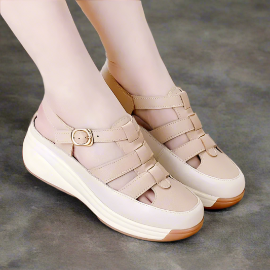 Stabile Keilsandalen aus Leder mit Airflow – Für sicheren & frischen Schritt
