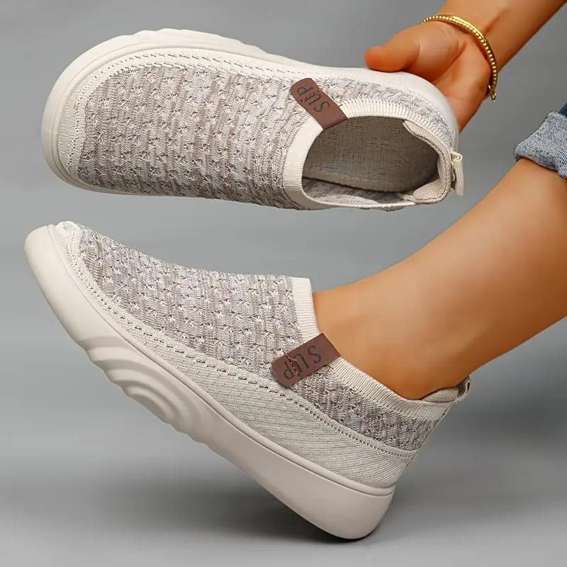 Atmungsaktive Walkingschuhe mit orthopädischer Sohle