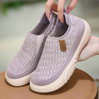Atmungsaktive Walkingschuhe mit orthopädischer Sohle