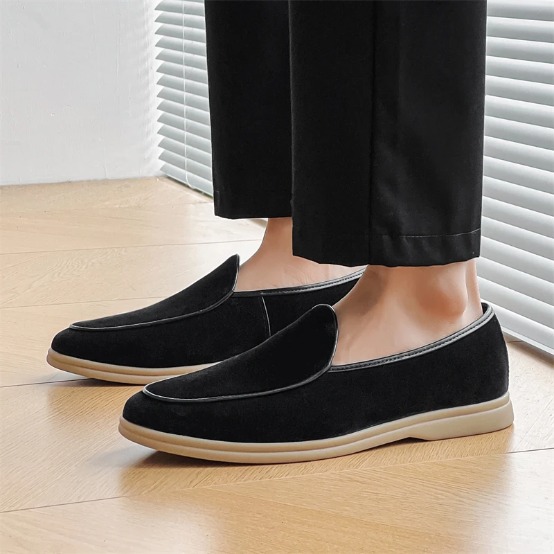 Slip-On-Loafer aus Wildleder mit gepolsterter Gummisohle
