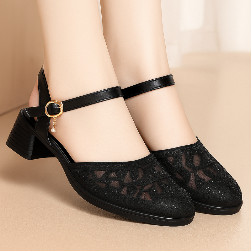 Elegant women's pumps with low heel 4 cm black