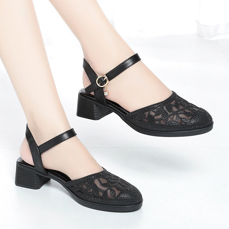 Elegant women's pumps with low heel 4 cm black