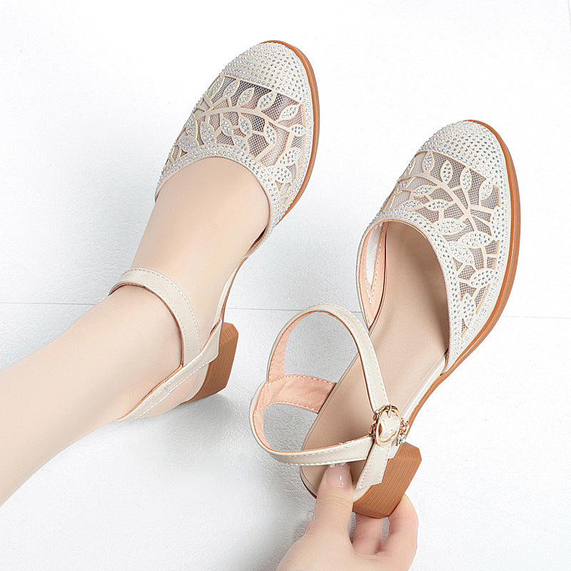 Elegant women's pumps with low heel 4 cm black