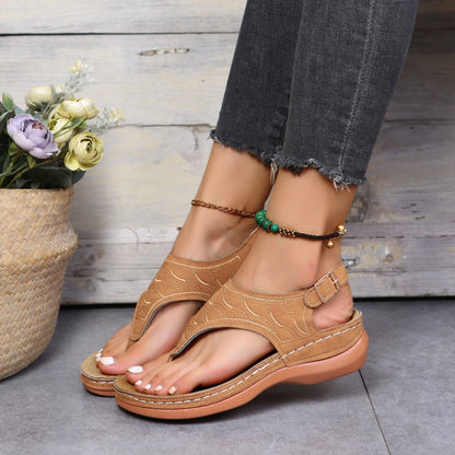 Trendige orthopädische Sandalen