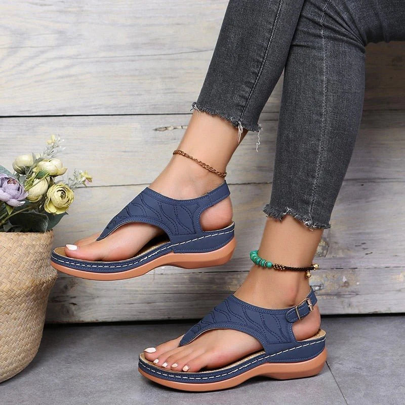 Trendige orthopädische Sandalen